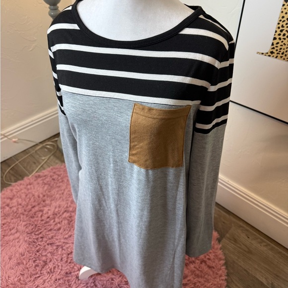 Chic Striped Pocket Dress - Picture 2 of 3
